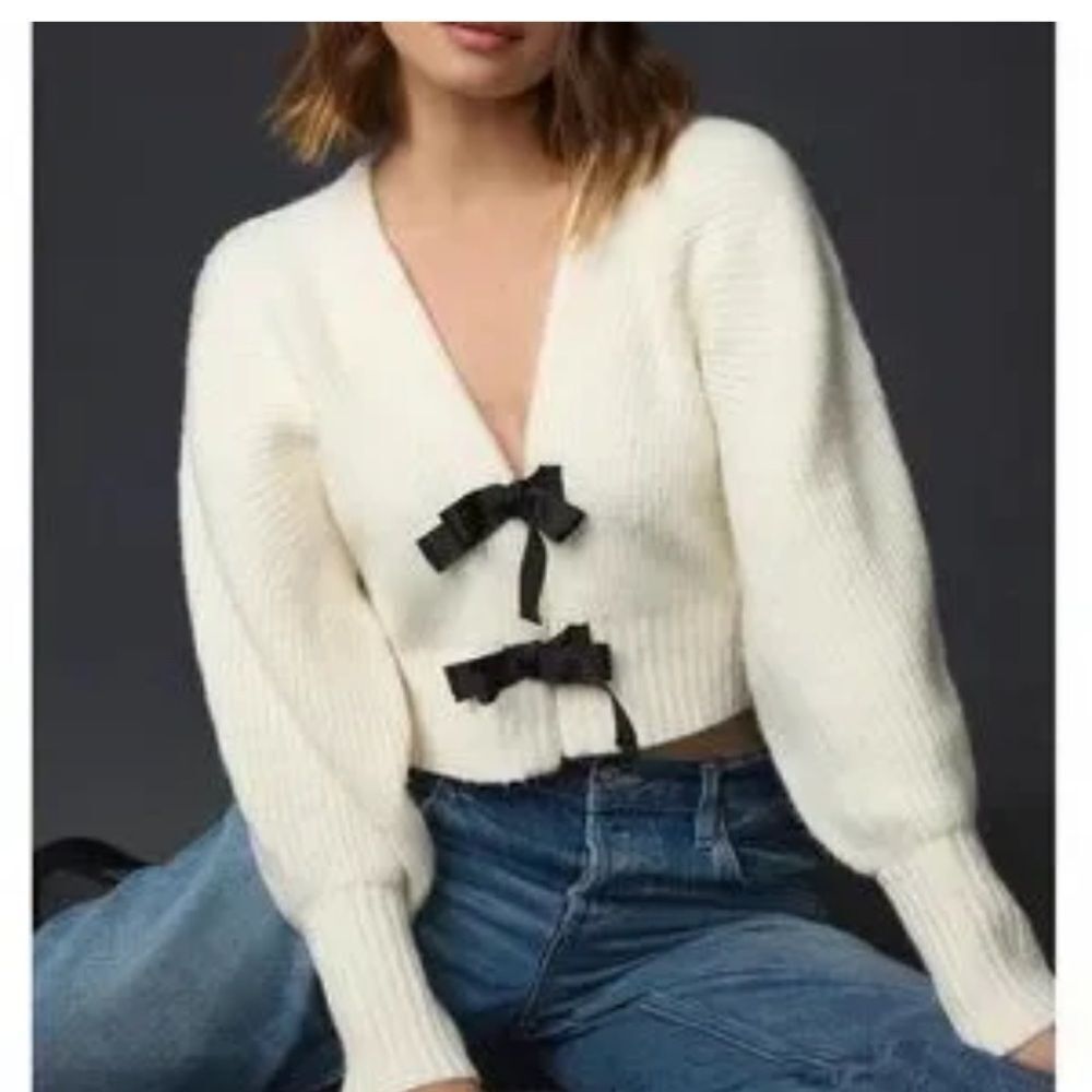 Anthropologie Rhea Bow Front Crop Cardigan Sweater Tie front
17"L Size S